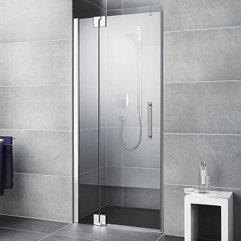 Стеклянная перегородка в душевую нишу с распашной дверью и добором Стеклянная перегородка в душевую нишу с распашной дверью и добором