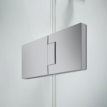 Стеклянная угловая душевая перегородка с распашной дверью и добором Стеклянная угловая душевая перегородка с распашной дверью и добором